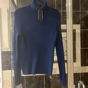 Banana Republic turtleneck size M, NWT.
